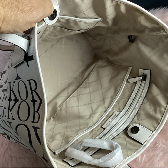 Michael Kors large tote and pouch in black and white monogram embossed leather - Picture 7 of 13